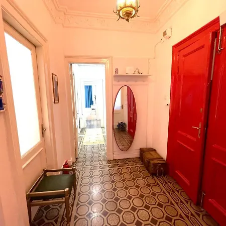 Great Historical Luxury Flat For Families 아파트